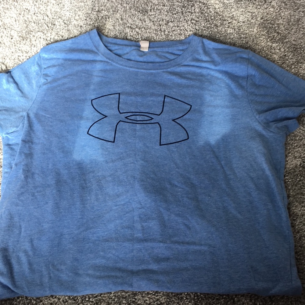 WOMEN’S UNDER ARMOUR SHIRT